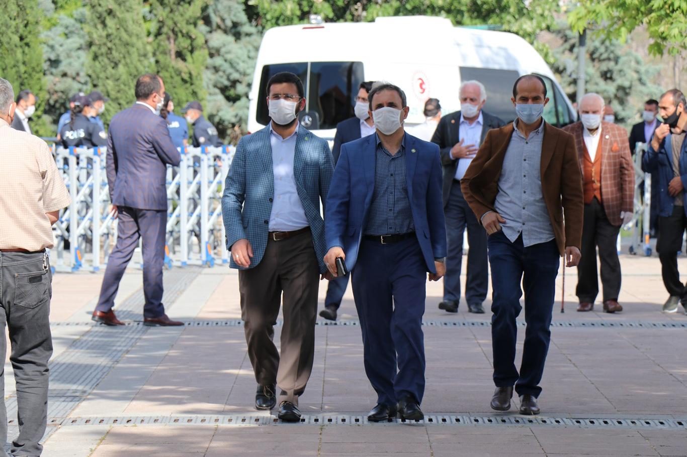 Ahmet Tekdal dualarla son yolculuğuna uğurlandı